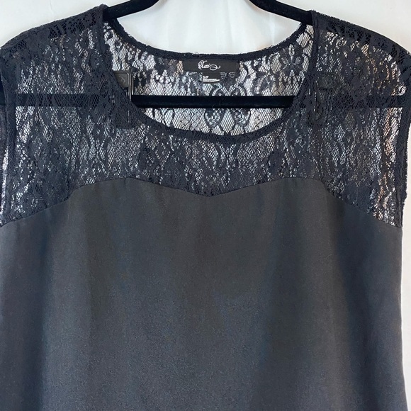 Black‎ Lace Sleeveless Blouse - Picture 2 of 4